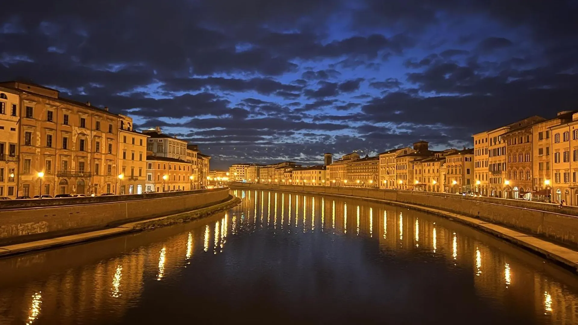 Nel Cuore Di PisaMonolocale In Palazzo Storico. Pisa