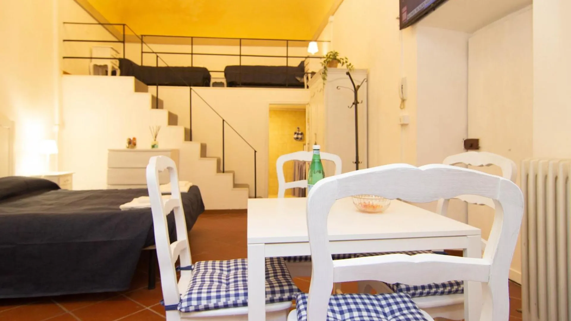 Nel Cuore Di PisaMonolocale In Palazzo Storico.